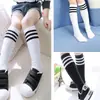 Calcetines Infantiles de Cuatro Estaciones con Tres Rayas y Tubo Largo de Algodón Rayados Deportivos de Caña Alta para Desempeño Estudiantil Uniforme Escolar