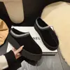 Pantufas Grandes de Algodão Femininas Inverno Uso Externo Veludo Plus Espessado 2026 Novo Estilo de Inverno Bico Fechado Moda Meias Pantufas Femininas Sola Grossa Pantufas de Algodão