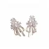 Pendientes de Botón Flor de Zirconia Perla Plata Francesa Personalidad Sencilla Versátiles Joyería de Oreja de Lujo Ligero Temperamento de Alta Gama para Mujeres