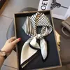 Pañuelo Pequeño de Seda con Tacto de Alta Gama, Versátil Pañuelo de Seda de 70 cm, Pañuelo Cuadrado Pequeño, Chal Estilo Coreano, Diadema, Pañuelo Pequeño para el Cuello, Pañuelo de Seda con Estampado Retro para Mujer