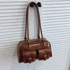 2025 Nova Bolsa de Ombro Retro de Couro Envernizado Outono e Inverno Feminina de Aparência Sofisticada Bolsa de Axila Niche de Ombro Único Simples Casual