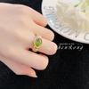 Familia de tarjetas con el mismo estilo de sentido de alta gama medieval color anillo de piedra preciosa Europa y Estados Unidos diseño de personalidad de oro de lujo ligero anillo retro para mujer
