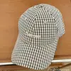 Nueva Gorra de Béisbol de Marca de Moda Primavera y Verano Bordado de Letras con Parte Superior Suave para Mujer, Gorra Versátil de Cuadros Estilo Coreano que Hace que la Cara Parezca Más Pequeña
