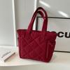 Bolsa de Tela de Nylon Bolso Tote para Mujer Gran Capacidad Versátil Otoño e Invierno 2026 Nueva Moda Bolso de Hombro Bolso de Viaje Acolchado