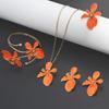 Conjunto de joias para mãos: pulseira, brincos, anel e colar com pingente de flores em camadas, com efeito de gotejamento de óleo, unindo as fronteiras europeia e americana.