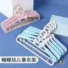 Percha Retráctil Antideslizante de Plástico para Bebé Tamaño Pequeño Percha Antideslizante para Pantalones de Bebé Tendedero Percha de Ropa para Niños Mariposa Venta al por Mayor