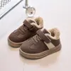 Nuevos Zapatos Deportivos de Forro Polar Estilo Coreano para Niños Otoño/Invierno 2026 Zapatos de Algodón para Bebé Zapatos de Correr para Niños Zapatos Cálidos para Niños y Niñas