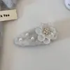 Presilha de Cabelo Flor de Pérola Doce em Feltro Gota d'Água para Mulheres, Presilha para Mechas Laterais para Meninas, Presilha BB Grampo Acessório de Cabelo