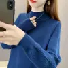 Suéter feminino com gola semi-alta e espessura para outono e inverno de 2026, nova blusa básica popular da moda para mulheres, estilosa para o inverno