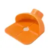 Un colector de polvo para taladro de plástico duradero que elimina la necesidad de colectores de polvo dedicados adicionales. Simplemente sujétalo a una botella normal para transformarla rápidamente en un colector de polvo para taladro, recogiendo fácilmente el serrín y el polvo generados durante el taladrado.. El proceso de instalación es sencillo, no requiere herramientas complejas y es fácil de limpiar después de su uso enjuagándolo con agua.. Es un accesorio práctico para la renovación de muebles y manualidades de bricolaje.. Perfecto para Halloween y Navidad