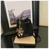 Bolso tote tipo cubo retro con estampado de leopardo transfronterizo, moderno y único, versátil para llevar en la axila o al hombro, en una paleta de colores Maillard de moda.