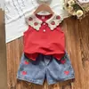 2026 Más Vendido Conjunto de Dos Piezas para Niñas: Top Lindo de Fresa de Color Sólido con Shorts de Mezclilla Bordados