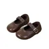 Primavera de 2026 Novos Sapatos de Couro Infantis Versáteis Retrô Sapatos de Bebê Moda Sapatos Rasos Trançados para Meninas Sapatos de Princesa