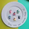 Nuevo dibujos animados brillante crayón pequeño nuevo DIY pegamento de crema funda para teléfono móvil soporte pasador de pelo joyería resina accesorios al por mayor