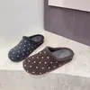 Sandalias de lunares estilo coreano para mujer, adecuadas para usar al aire libre en otoño/invierno 2026, con suela suave y diseño inspirado en Birkenstock
