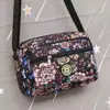Bolsa de lona de grande capacidade, bolsa leve para mães de meia-idade e idosas, bolsa de ombro grande de tecido Oxford de nylon estampado, bolsa transversal para mulheres