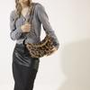 Bolsa de ombro de pelúcia de alta qualidade para mulheres novas e exclusivas com estampa de leopardo socialite nas axilas saco de bolinho de massa all-match crossbody Crescent bag