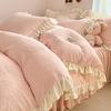 Estilo Princesa Tallado Terciopelo de Leche Cama Juego de Cuatro Piezas Invierno Espesado Coral Terciopelo Encaje Funda de Edredón Sábanas y Sábanas Ajustables