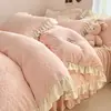 Juego de Cama de Cuatro Piezas Estilo Princesa en Terciopelo de Leche Tallado, Funda de Edredón Gruesa de Coral con Encaje para Invierno, Sábana Plana, Sábana Ajustable, Ropa de Cama
