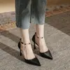 Sandalias de una tira estilo nuevo 2025 para mujer, Zapatos de tacón de aguja con punta fina para faldas, Tacones altos con diseño hueco estilo hada