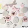 Accesorios Rosas de Oso en Forma de Corazón Más Vendidos para Fundas de Teléfono, Pinzas para el Cabello, Zuecos DIY, Materiales de Decoración para Zapatos al por Mayor