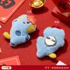 Broche de Año Nuevo Muñeca de Peluche de Pony Dibujo Animado Lindo Pin Accesorio Regalo Lindo para Niñas y Niños