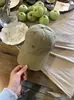 Gorra de Béisbol Bordada con Parte Superior Suave Estilo Retro de Color Rojo para Mujer, Nuevo Estilo Primavera y Verano, Muestra la Cara Pequeña, Gorra Versátil con Visera Curva de Algodón