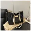 Bolsa Tote Transfronteiriça para Mulheres, Bolsa de Ombro de Grande Capacidade, Bolsa de Trabalho Elegante e Versátil, Bolsa de Mão Estilo Coreano com Design Único