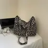 Bolso de Lona con Estampado de Leopardo para Mujer 2025 Nuevo Estilo Coreano Gran Capacidad Bolso Cruzado para Clase Viajes al Trabajo Bolso de Hombro Axila