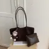 Bolso tote de ante para otoño e invierno para mujer, nuevo estilo 2026, bolso de mano casual y versátil, moderno y de gran capacidad, adecuado para ir al trabajo y se puede llevar bajo el brazo