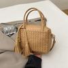 Bolsa criativa cross-border tecida à mão para mulheres, bolsa pequena quadrada de alta qualidade para roupas de trabalho, bolsa transversal de ombro único elegante e versátil
