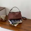 Nova Bolsa de Mão Feminina Clássica Outono 2026 Bolsa Tote Versátil Design de Nicho de Alto Padrão Bolsa de Ombro Transversal para o Dia a Dia