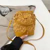 Bolsa de Ombro Única Tendência Outono 2025 Moda de Nicho Cor Retro Patchwork Colorido Bolsa Pequena Casual Feminina Bolsa de Palha Tecida