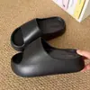 Pantuflas de EVA para Mujer Verano Antideslizantes Inodoras Simples Suela Gruesa Súper Suaves Moda Fabricante Venta al por Mayor