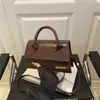 Bolso Pequeño de Nicho Francés para Mujer 2025 Nuevo de Moda Lujo Ligero Ins Versátil Bolso Cruzado Elegante Individual Moda Bolso Pequeño Cuadrado