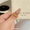 Anillo Hueco de Encaje Chapado en Oro para Mujer, Estilo Nicho de Alta Gama, Anillo de Banda Lisa Versátil para Mujer