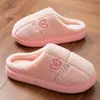 Pantuflas de algodón simples para hombre, invierno, suela gruesa, antideslizantes, felpa, cálidas, para pareja, interior, delantal para dedos, mujer