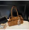 Bolsa Cesta de Legumes Suede Grande Capacidade Retro Outono e Inverno para Mulheres 2025 Nova Moda Casual Roupas de Trabalho Bolsa de Ombro Bolsa Tote