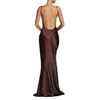 Moda europea y americana Vestido de noche de seda francesa para mujer con tirantes finos, escote Bardot, entallado a la cintura, espalda descubierta, vestido sexy al por mayor