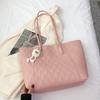 Bolso de Gran Capacidad para Mujer 2024 Nuevo Verano Bolso de Hombro Versátil Textura Bolso de Clase para Estudiante Universitario Bolso Tote para Viajero