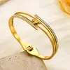 Pulseira Popular Tendência em Aço Titânio Borboleta Aberta Simples Pulseira Abertura Mola Pulseira Diamante Prensado Areia em Estoque