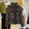 Novo Casaco Feminino de Algodão com Penas 2026 com Gola Grande, Cintura Marcada, Estilo Curto Elegante para Mulheres Baixas, Quente