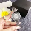 Popular reloj europeo y americano con correa de acero y detalles de diamantes en espejo multifacético, lujo ligero con calendario, moderno reloj de pulsera de cuarzo para mujer
