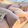 Juego de ropa de cama de cuatro piezas de felpa de leche engrosado con felpa funda de edredón de color liso sábana de franela otoño e invierno juego de cuatro piezas de felpa de coral