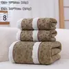 Nueva toalla pequeña de coralina floral estilo francés, suave y absorbente, con borde de encaje, toalla de cara, juego de toallas de baño para uso doméstico