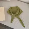 ¡Todos necesitan uno! Bufanda triangular de punto de color liso, estilo retro coreano, un accesorio casual para mujer