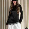 Top de Punto Cruzado con Cuello Redondo y Encaje Patchwork para Mujer Moda Verano 2026 Color Sólido Satín Manga Larga Camiseta con Sentido de Diseño