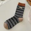 Nuevos calcetines sin costuras de tela a rayas para otoño e invierno para mujer, calcetines de media pantorrilla, calcetines holgados de algodón vintage, calcetines largos para combinar con zapatos pequeños de cuero