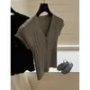 Camiseta Feminina de Verão Estilo Coreano Cinza Tencel Manga Bufante Manga Curta Petite Gola V Costurada de Malha Canelada Manga Meia