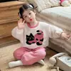 Trajes de Moda Otoño e Invierno para Niñas 2025 Nueva Ropa Infantil Dibujos Animados Terciopelo de Arándano Niña Pequeña Casual Conjunto de Dos Piezas
